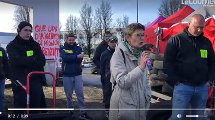 Illustration Nathalie Arthaud devant Michelin à Cholet