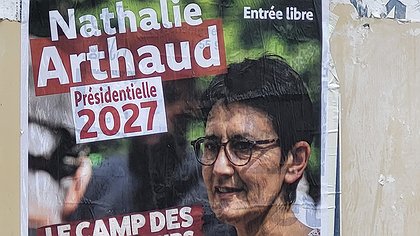 Illustration "Le gouvernement veut un climat de guerre civile", estime Nathalie Arthaud, candidate Lutte ouvrière, en meeting à Sens
