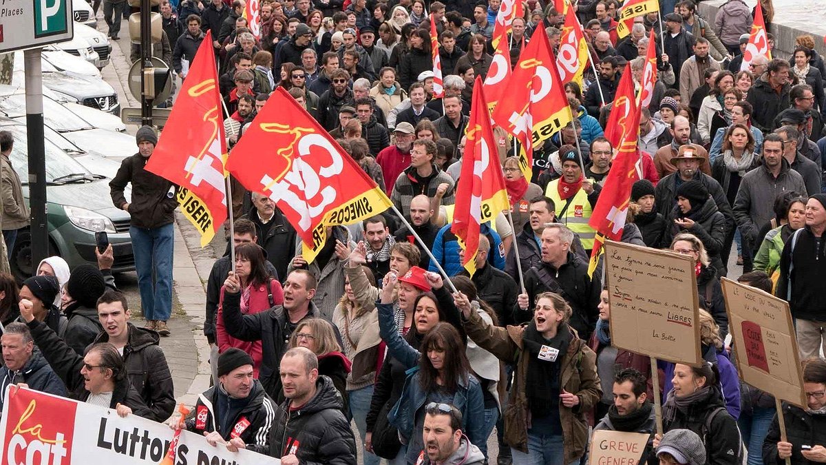 Illustration - Soutien à une militante menacée de licenciement et manifestation font bon ménage