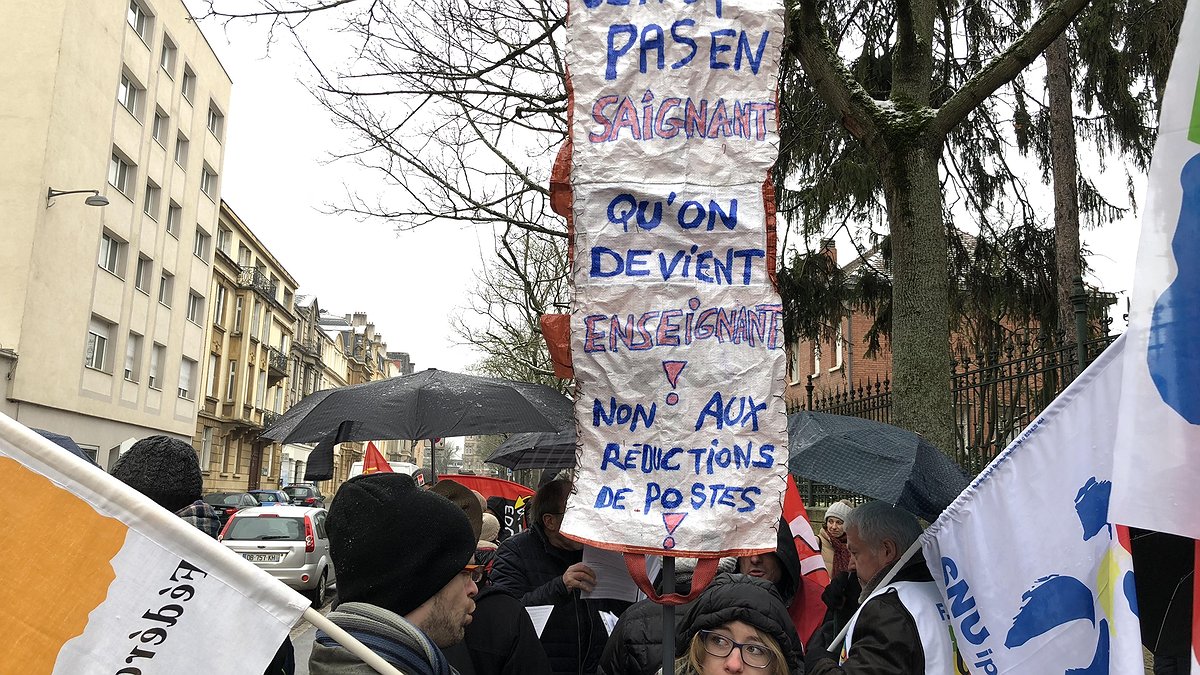 Illustration - Non aux fermetures de classes ! Non à la sélection ! Oui à l’argent public pour les services publics !