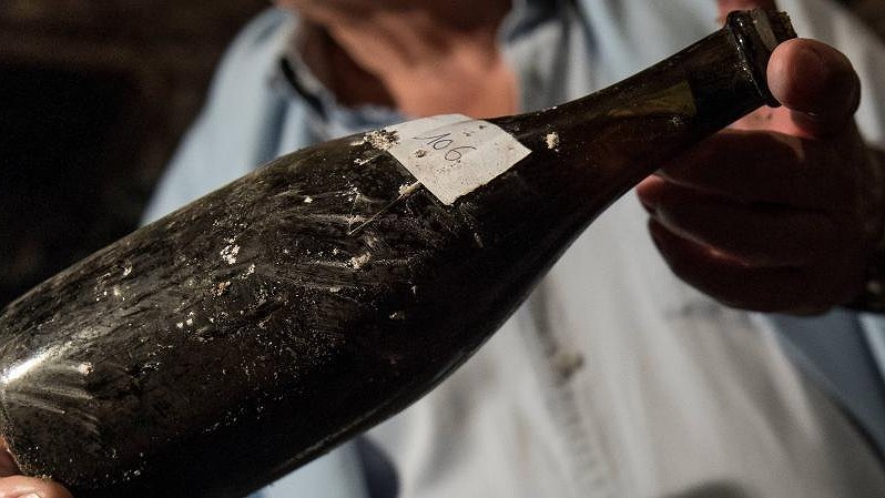 Illustration - 107 700 euros la bouteille ! La dinguerie du capitalisme !