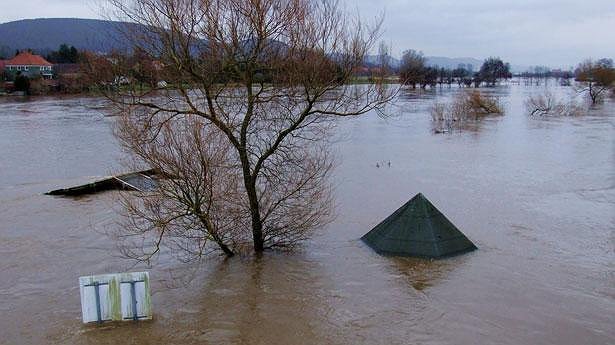 Illustration - Catastrophes naturelles : les assureurs encaissent et les assurés payent