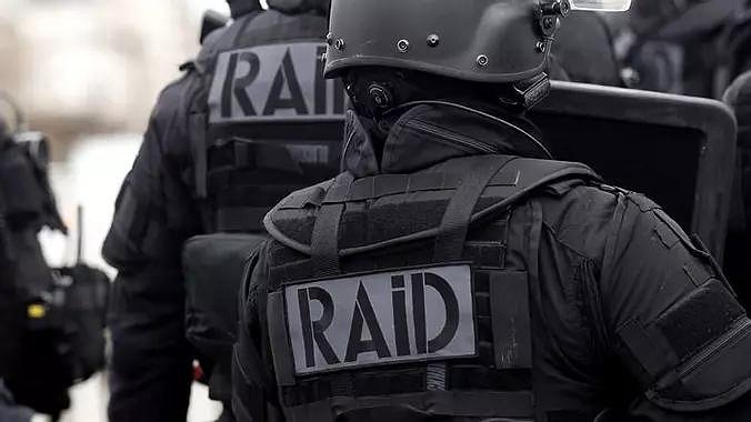 Illustration - Répression des émeutes : des criminels en uniforme