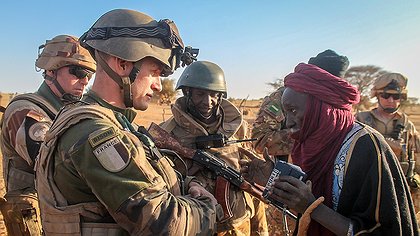 Illustration Sénégal, Tchad : troupes françaises hors d’Afrique !