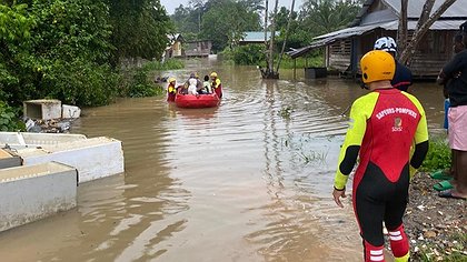 Illustration des familles évacuées dans les quartiers informels