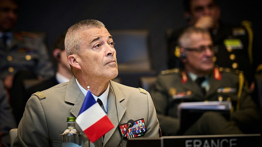 Illustration - la grande muette prend la parole