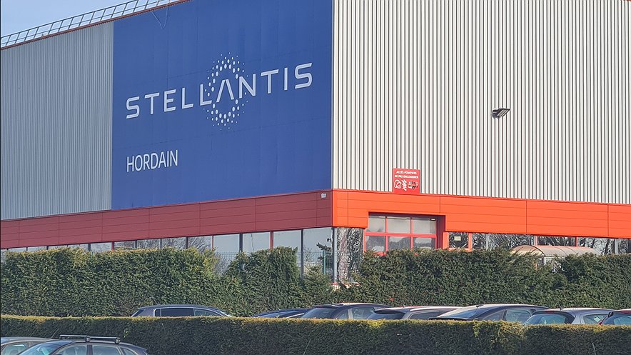 Illustration Pendant que les actionnaires se gavent, les salariés se blessent.