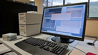 Illustration - derrière le service, les milliardaires