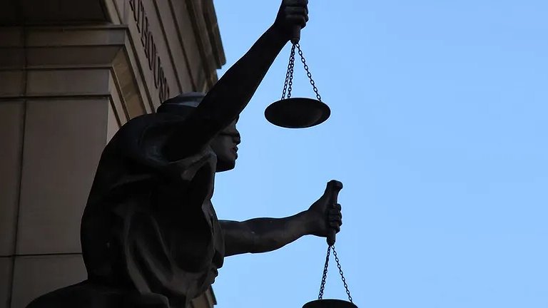 Illustration - Une justice à deux vitesses