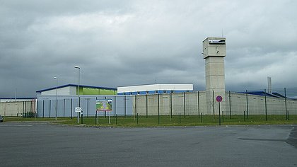 Illustration 14 décès à la prison