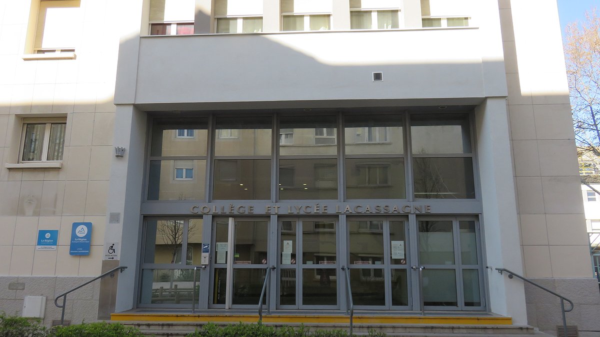 Illustration - Des économies choquantes sur les collèges