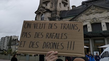 Illustration Les "sans train" expriment leur colère
