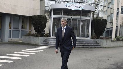 Illustration Lactalis saigne les agriculteurs