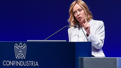 Illustration le patronat exige, Meloni s'exécute