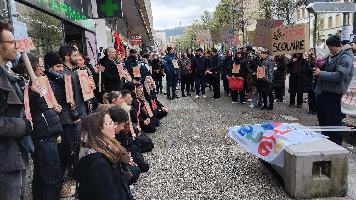 Illustration - en grève pour des moyens !