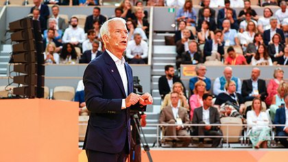 Illustration les patrons réclament, les politiciens prennent note