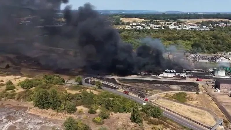 Illustration - Incendie d’un site Seveso : capitalisme = danger