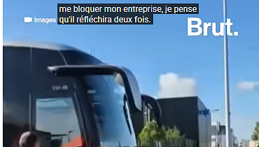Illustration Un patron-voyou agresse des travailleurs en grève