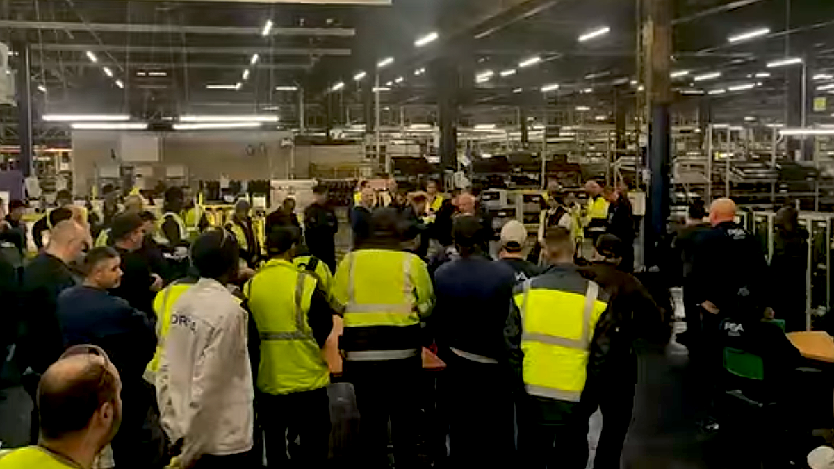 Illustration Les emplois et les salaires avant les profits !