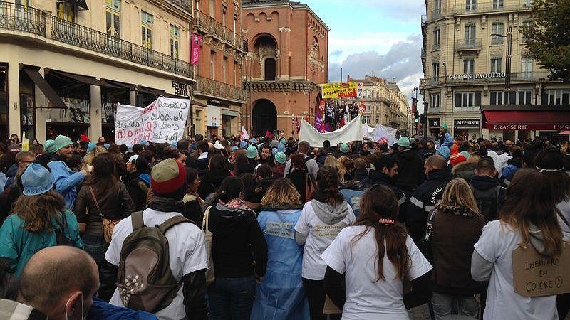 Illustration - « soignants, pompiers tous dans le même panier »