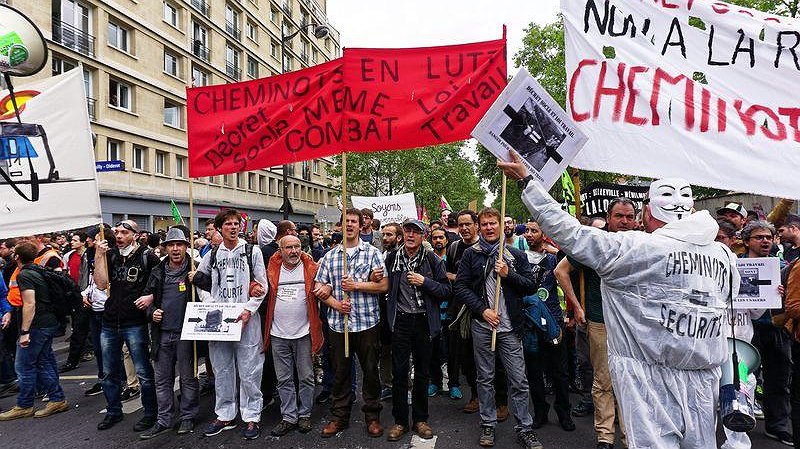 Illustration - face à l’arrivée de la concurrence et aux menaces de privatisation