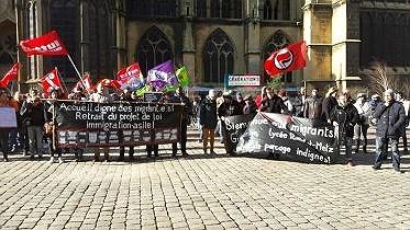 Illustration - solidarité  avec les migrants à la rue