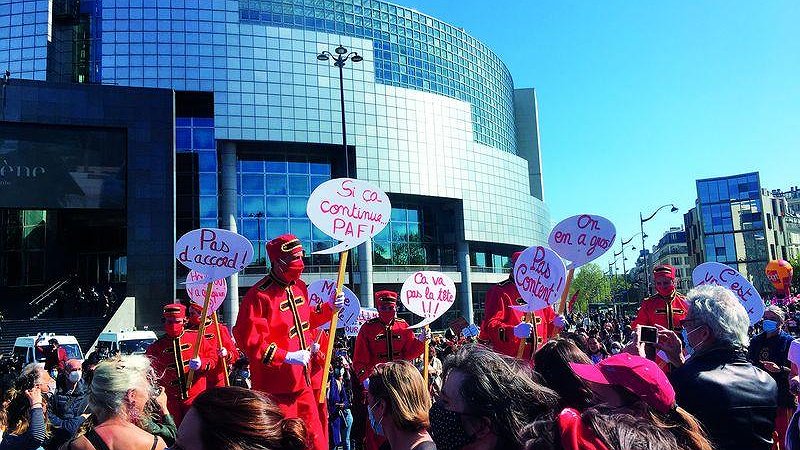 Illustration - des milliers de manifestants contre la réforme