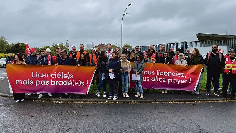 Illustration - travailleuses en colère contre le PSE