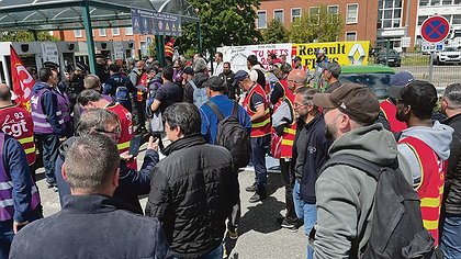 Illustration la direction signe la fermeture de l’usine